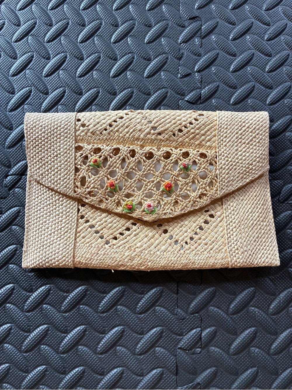 Bermuda Beauty Craft Vintage Woven Straw Envelope Clutch with Floral Accent